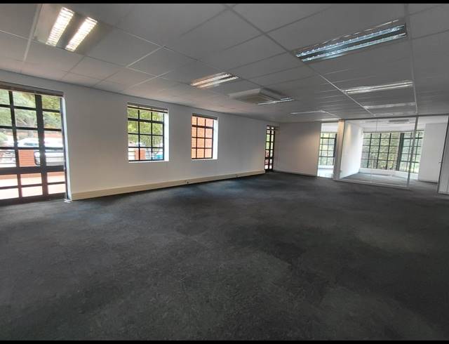 364M² OFFICE TO LET IN LYME PARK